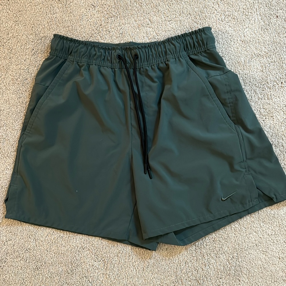 Nike Unlimited
Men's Dri-FIT 5" Unlined Versatile Shorts
Size small